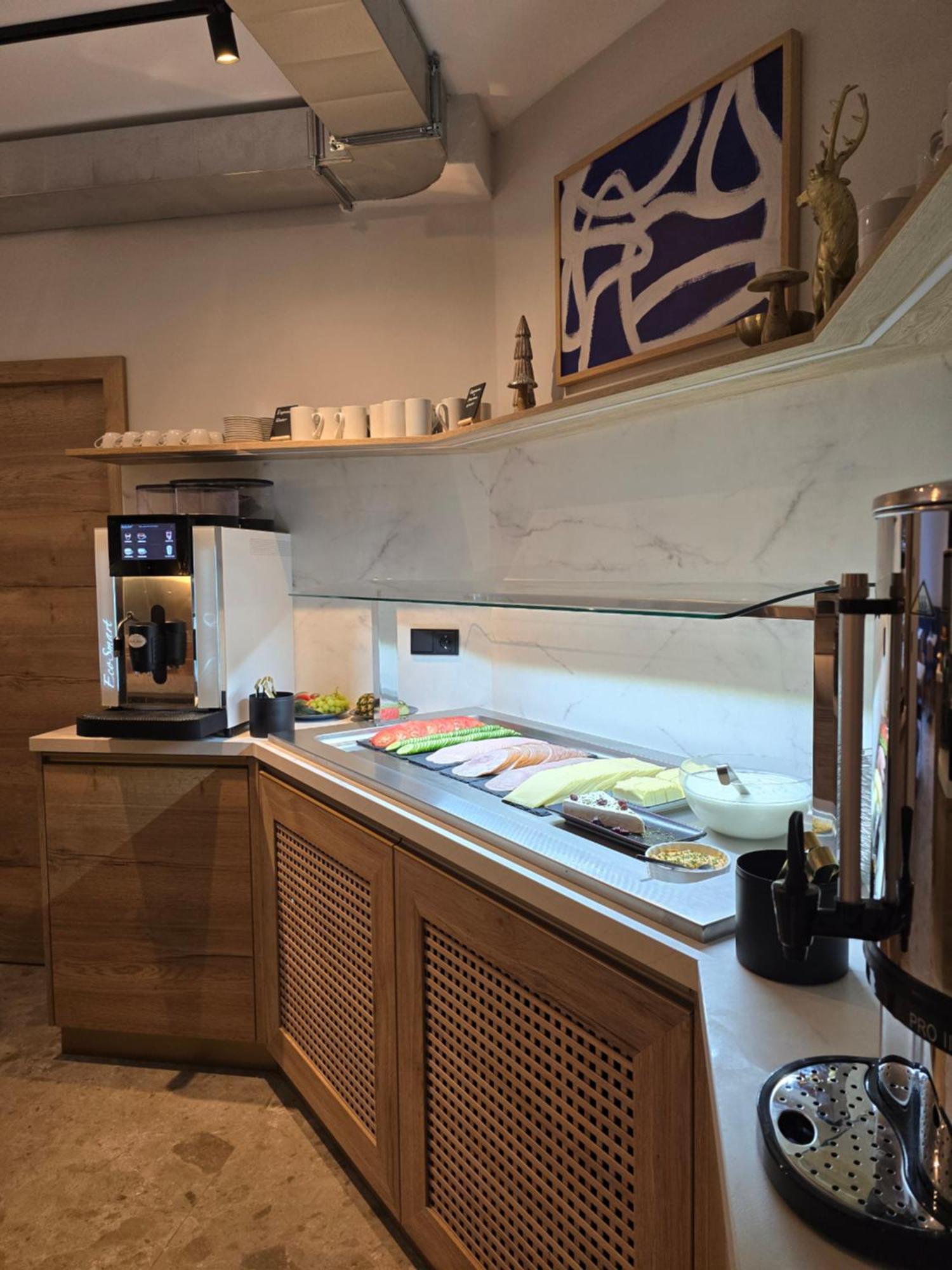 Ledererguetl - Jokercard & Parkplatz Inkl Couette-café 2*